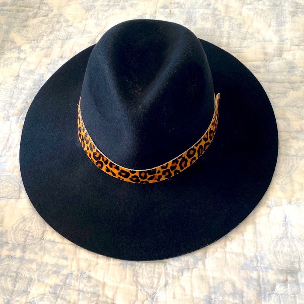 Black felt hat with cheetah band. Never worn